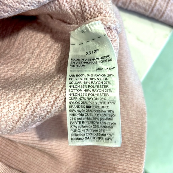 Flattering WHBM sweater! - Picture 6 of 6